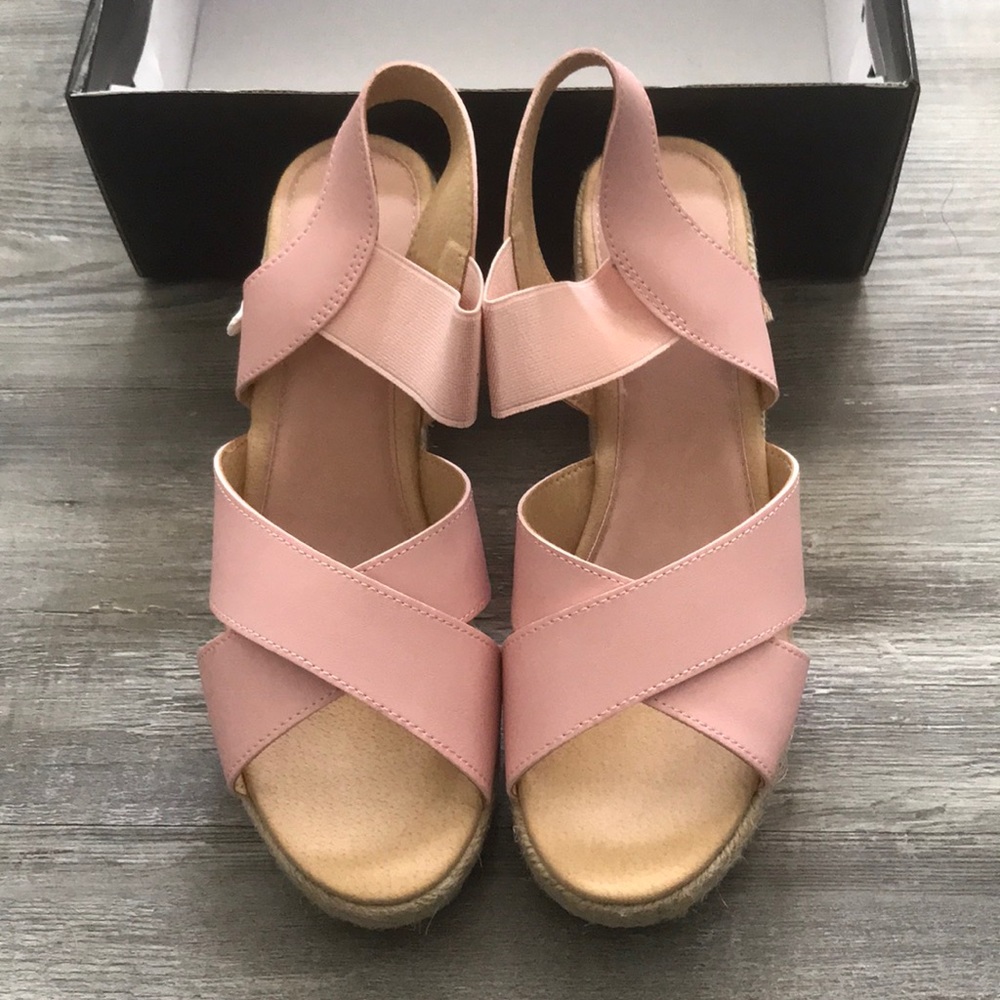 NIB Secret Celebrity wedges